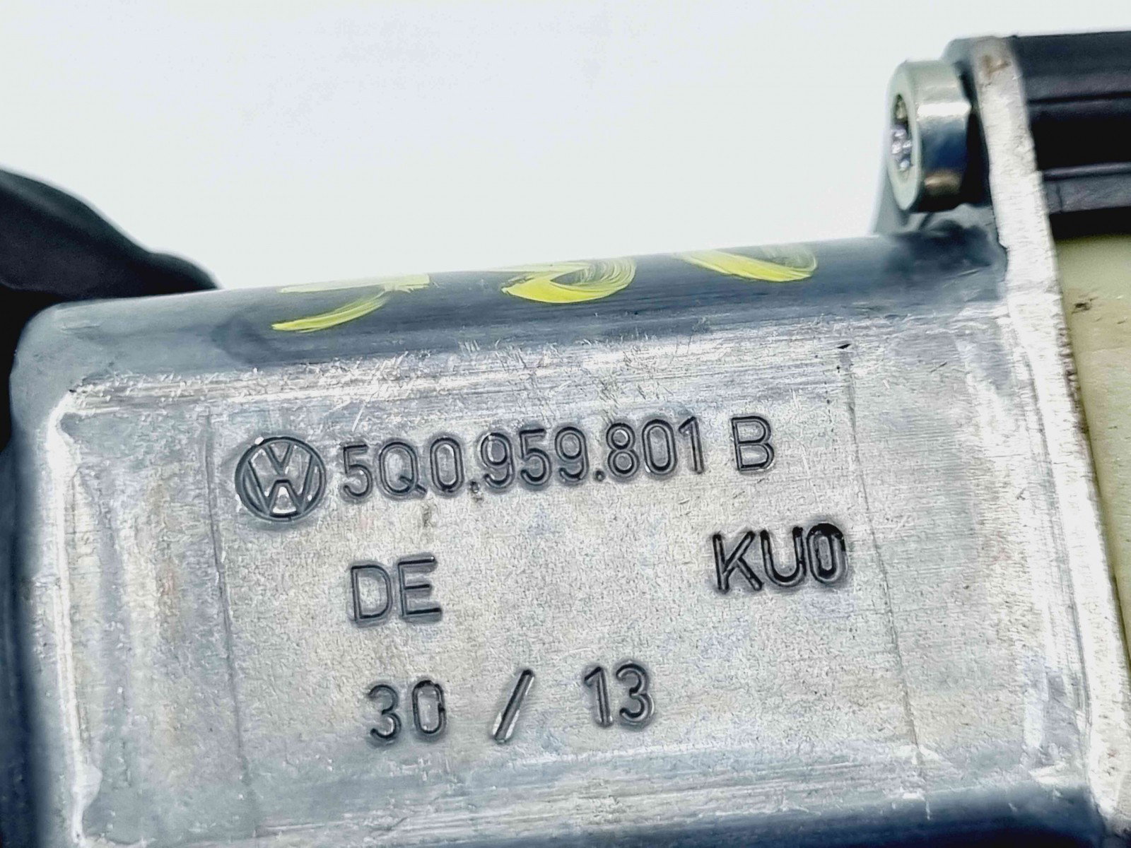 Motoras geam dreapta fata Audi A3 Sportback (8VA) Hatchback [Fabr 2012-2020] 5Q0959801B - imagine 4