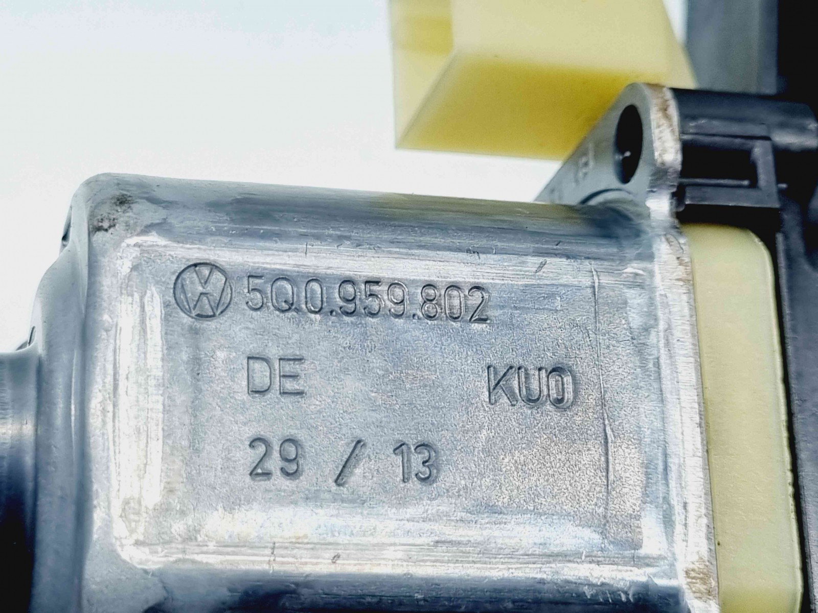 Motoras geam dreapta spate Audi A3 Sportback (8VA) Hatchback [Fabr 2012-2020] 5Q0959802 - imagine 4