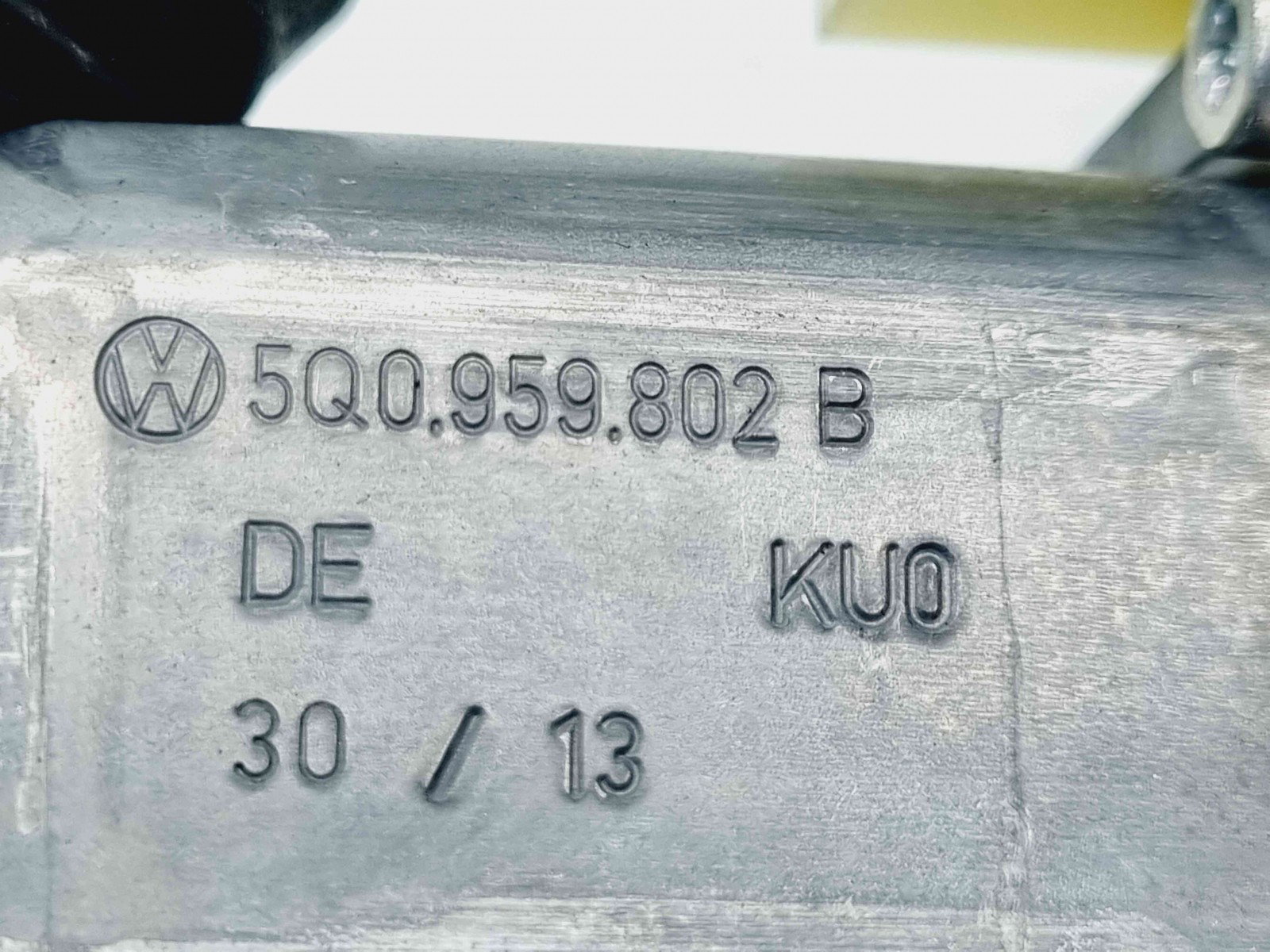 Motoras geam stanga fata Audi A3 Sportback (8VA) Hatchback [Fabr 2012-2020] 5Q0959802B - imagine 4