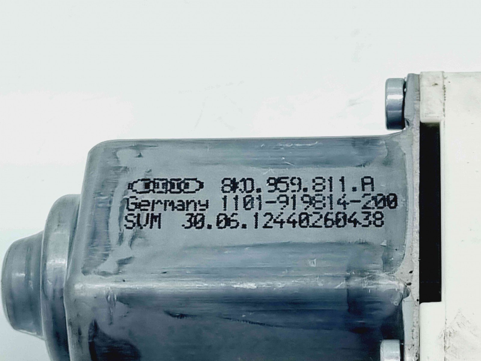 Motoras geam stanga spate Audi A4 (8K2, B8) Facelift [Fabr 2008-2015] 8K0959811A - imagine 4