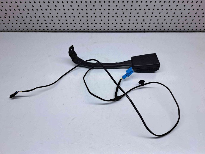  Capsa centura stanga fata Volkswagen Passat B7 (362) Variant [Fabr 2010-2014] 1K8857755D