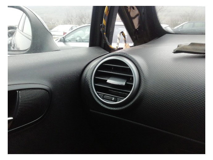 Grila aerisire stanga Seat Leon 2.0 BKD LC9Z 2005-2011
