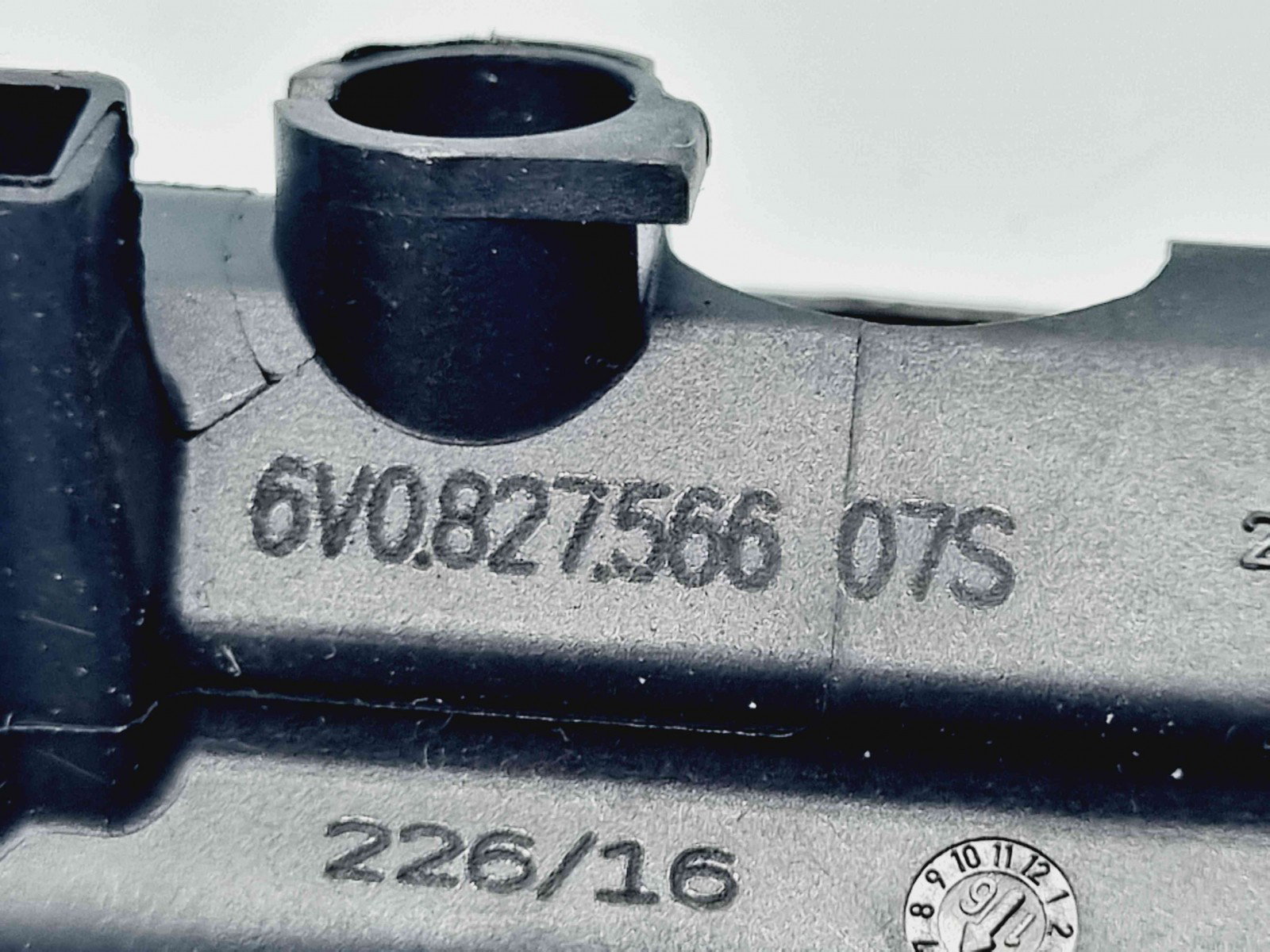 Buton deschidere portbagaj Skoda Fabia 3 (NJ3) [Fabr 2014-2022] 6V0827566 - imagine 3