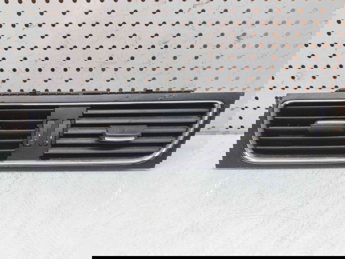  Grila aerisire centrala Audi A5 Sportback (8TA) [Fabr 2009-2015] 8T2820951B