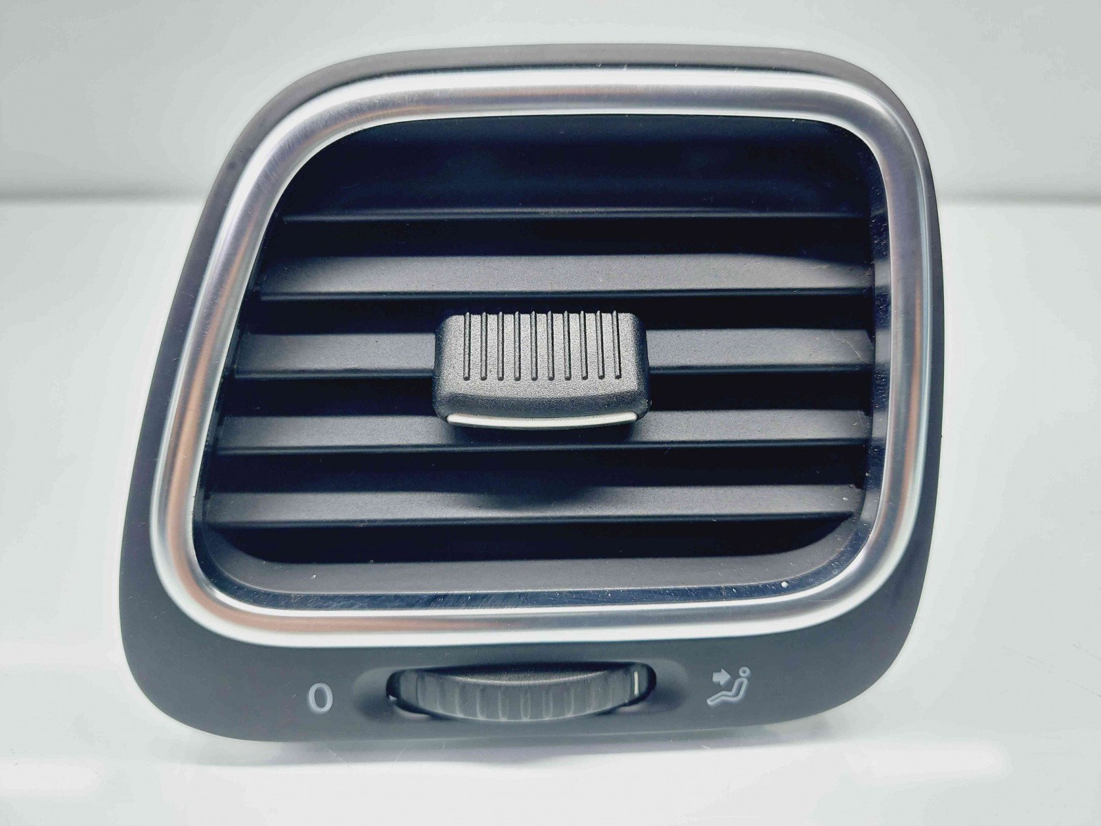 Grila aerisire stanga Volkswagen Scirocco (137) Coupe [Fabr 2008-2017] 1Q0819703