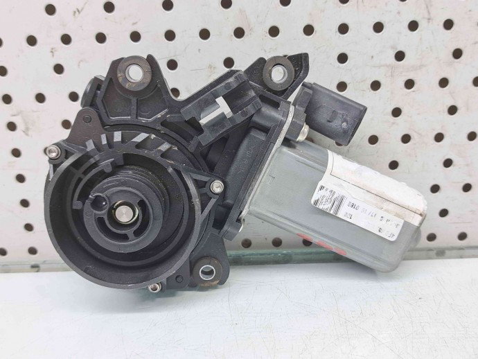Motoras Softclose stanga spate Audi A8 (4H) [Fabr 2010-2017] 4F0837059