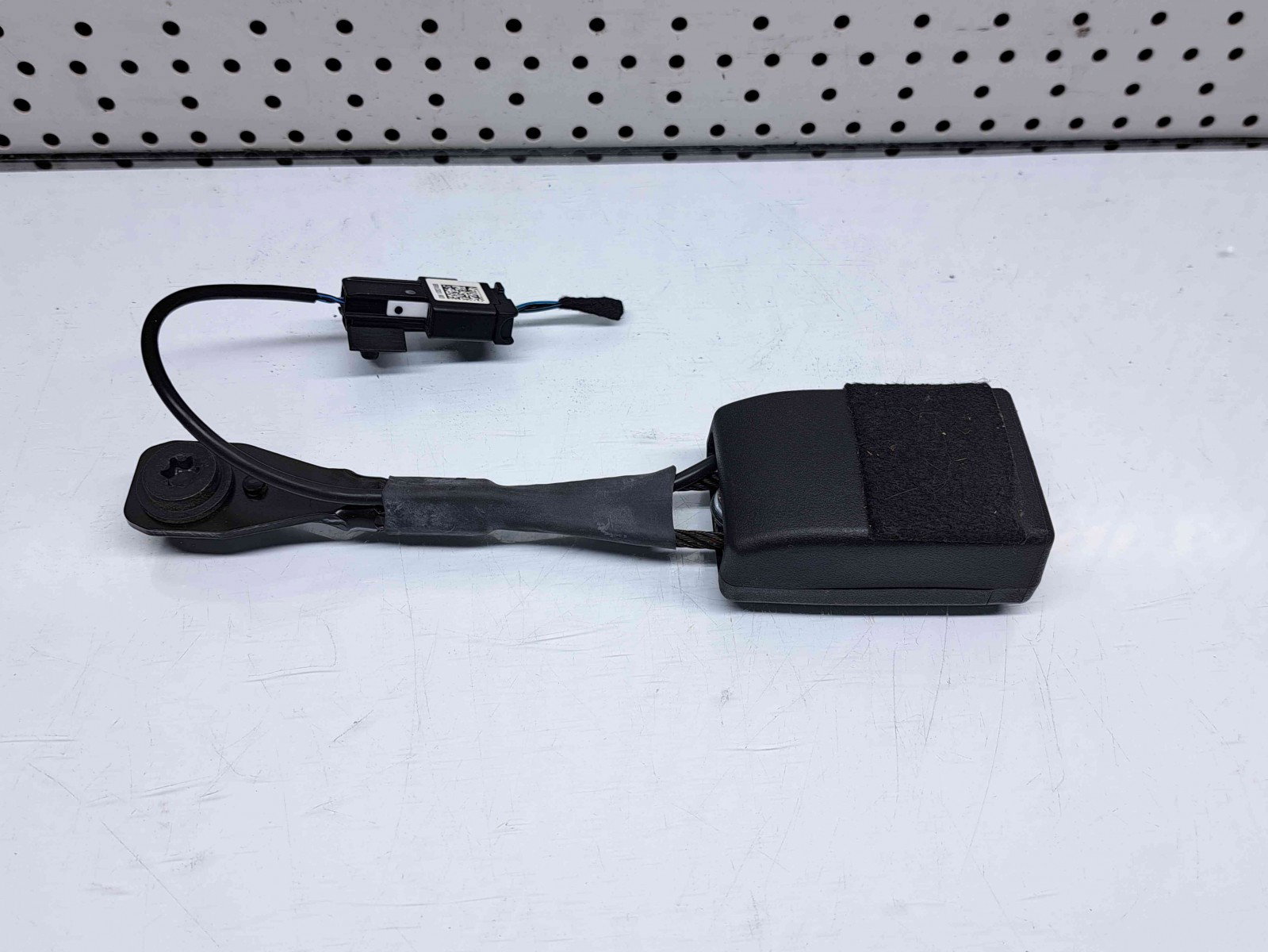 Capsa centura stanga fata Opel Insignia A [Fabr 2008-2016] 13327468 - imagine 1