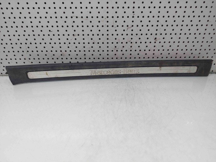 Ornament prag dreapta fata Mercedes Clasa B (W245) [Fabr 2005-2011] A1696800074