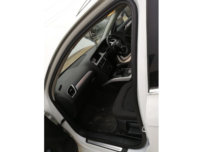 Cheder usa stanga fataAudi A4 B8 2.0 d CJCB LY9C 2008-2015