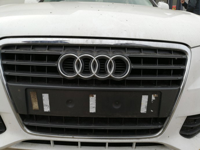 Grila bara fataAudi A4 B8 2.0 d CJCB LY9C 2008-2015