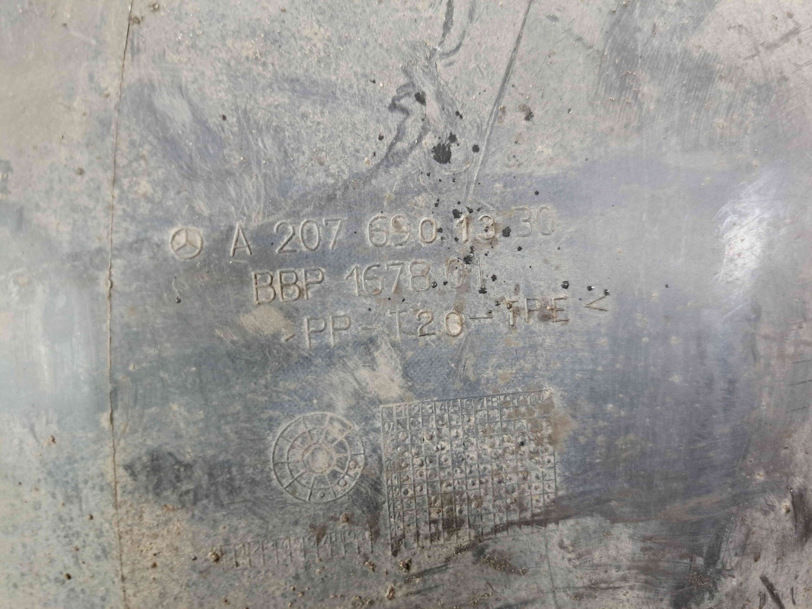 Carenaj roata stanga fata Mercedes Clasa E Coupe (C207) [Fabr 2009-2016] A2076901330 - imagine 3