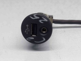  Conector auxiliar USB Nissan Qashqai (2) Facelift  [Fabr 2009-2013] OEM