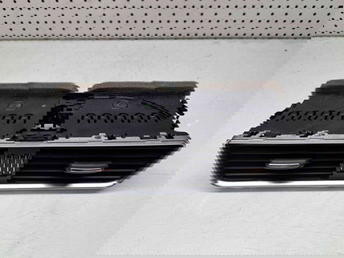  Grila aerisire centrala Audi Q5 (8RB) Facelift [ Fabr 2008-2016] 8R2820951