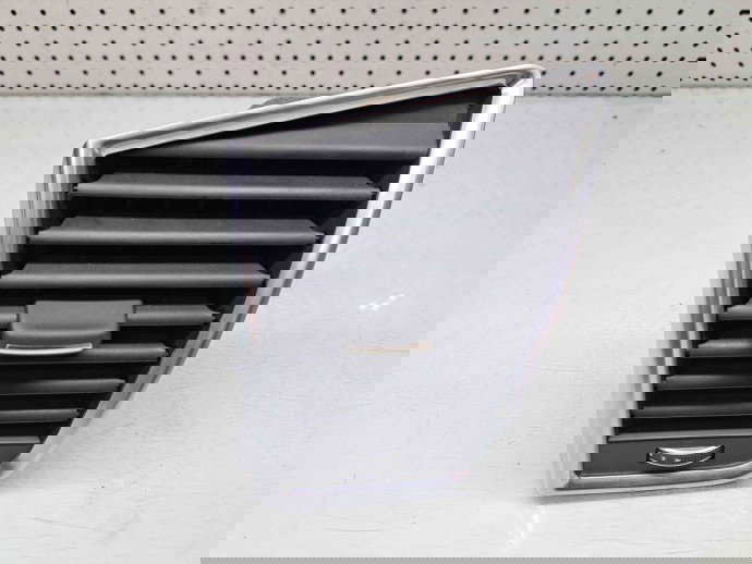  Grila aerisire stanga Audi Q5 (8RB) Facelift [ Fabr 2008-2016] 8R2820901