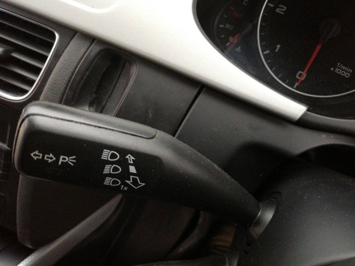 Maneta semnalizare stergatoare si tempomat Audi A4 B8 2.0 d CJCB LY9C 2008-2015