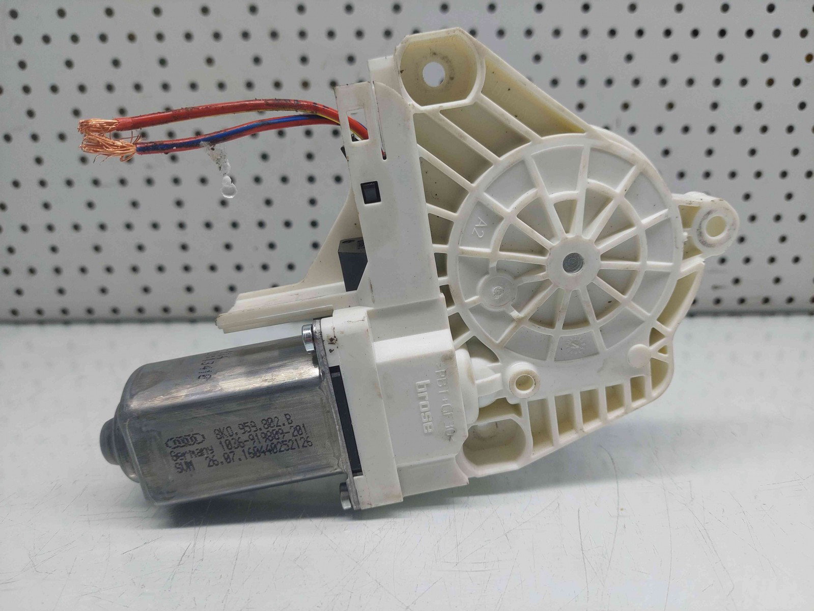 Motoras geam dreapta fata Audi Q5 (8RB) Facelift [ Fabr 2008-2016] 8K0959802B - imagine 3