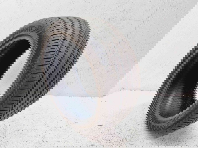 Anvelopa Vara Marca: Davanti | Model: DX640 | 235/45 R17 | Dot: 2023 | Grosime: _x000D_
6.9mm