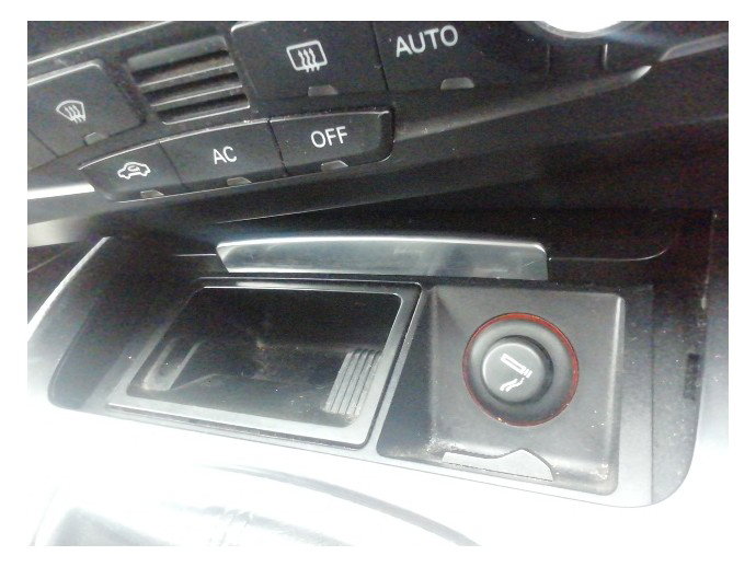 Priza 12 V / Bricheta Audi A4 B8 2.0 d CJCB LY9C 2008-2015