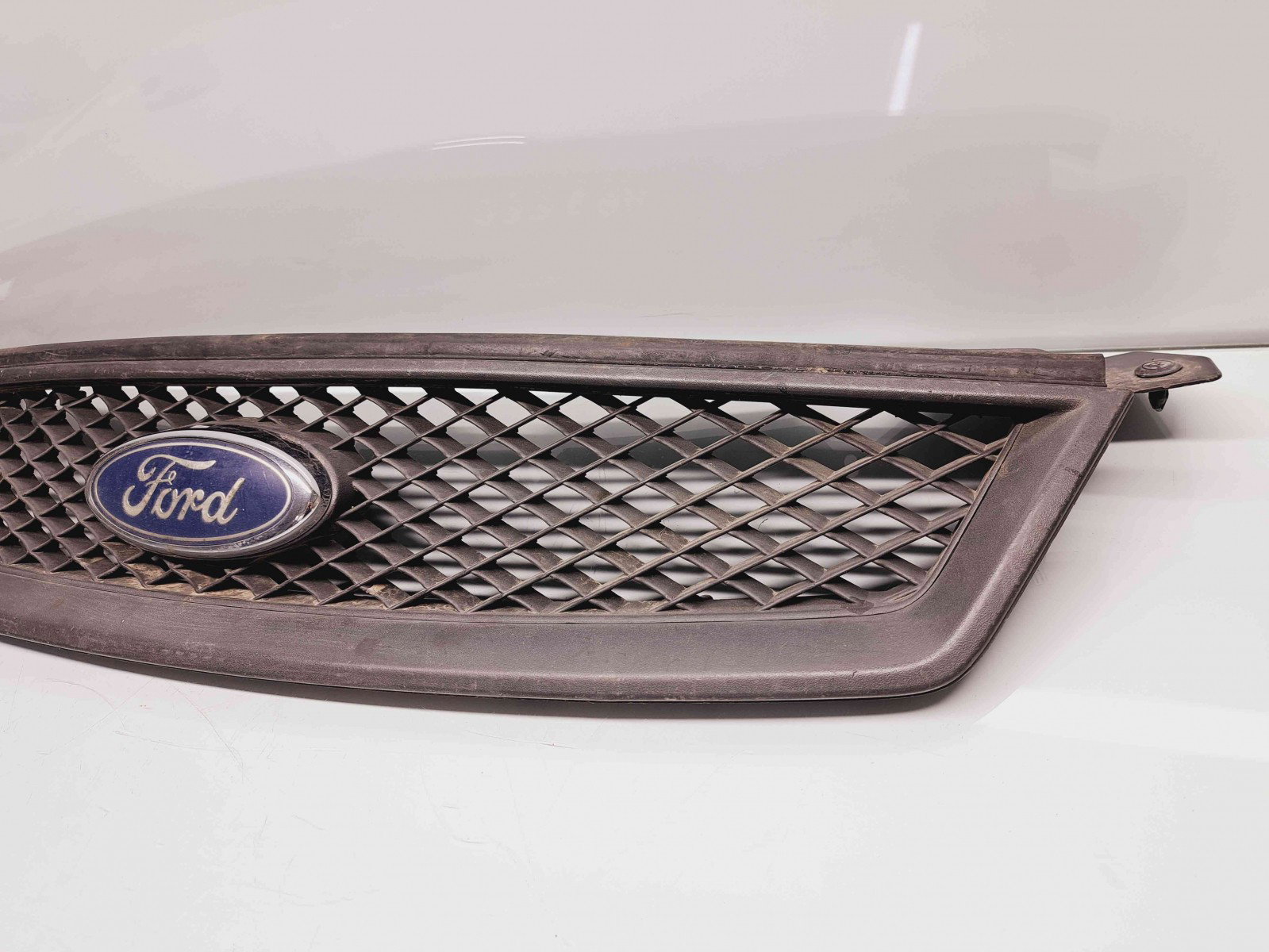 Grila bara fata Ford Focus 1 [Fabr 1998-2005] 4M51-8138-AE - imagine 2