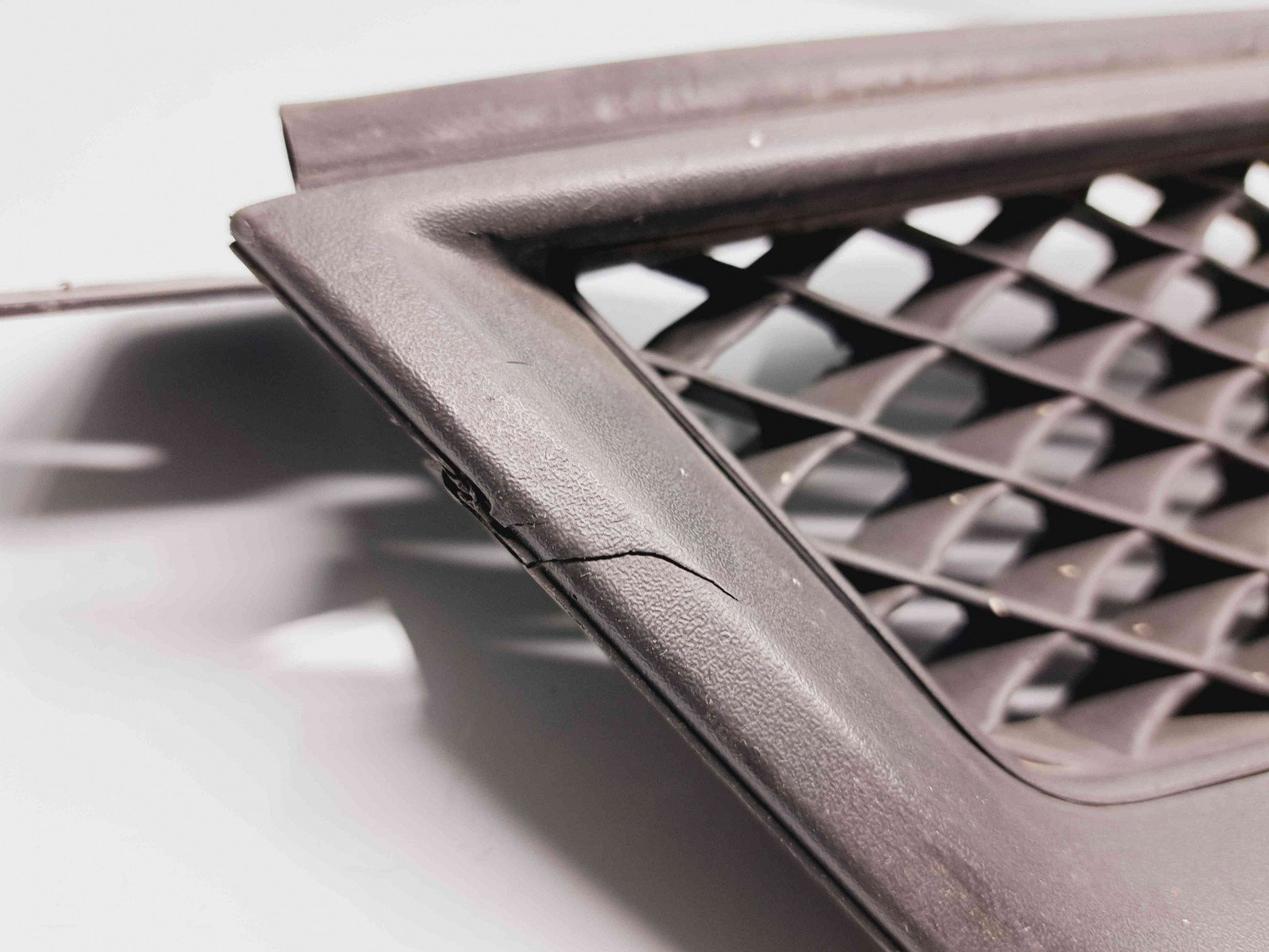 Grila bara fata Ford Focus 1 [Fabr 1998-2005] 4M51-8138-AE - imagine 5