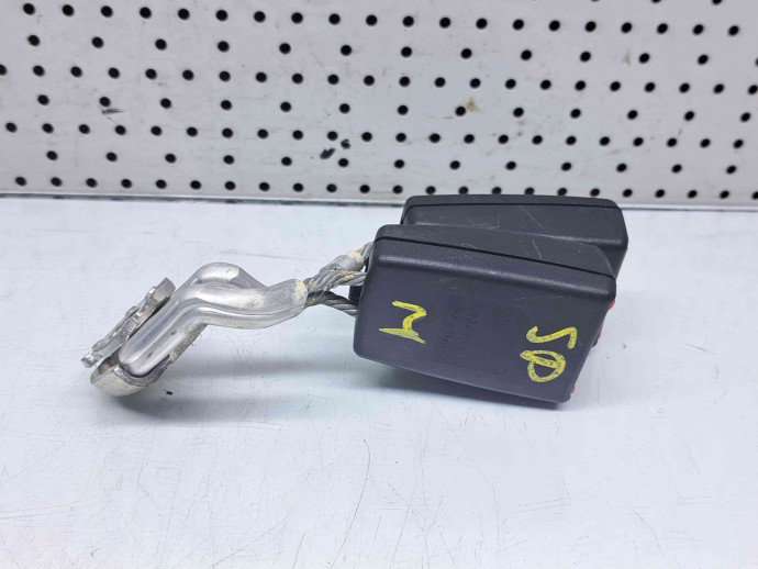  Capsa centura spate mijloc Volkswagen Golf 6 (5K1) [Fabr 2009-2013] 1K0857739M