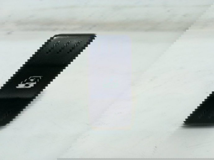 Buton geam electric dreapta fata Dacia Logan 1 1.6 OEM 2004-2012