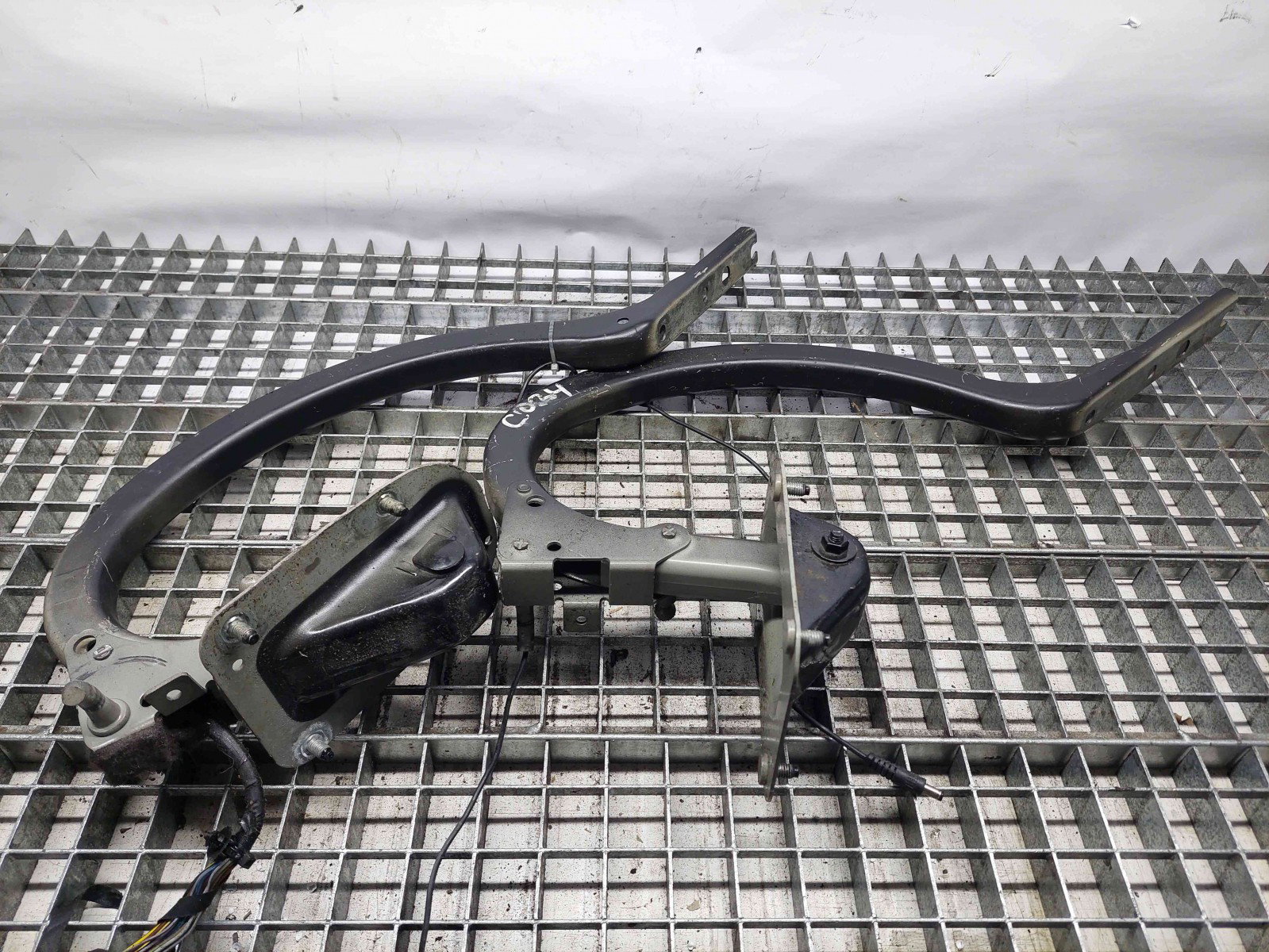 Set balamale capota spate Bmw 5 (F10) [Fabr 2011-2016] OEM - imagine 1