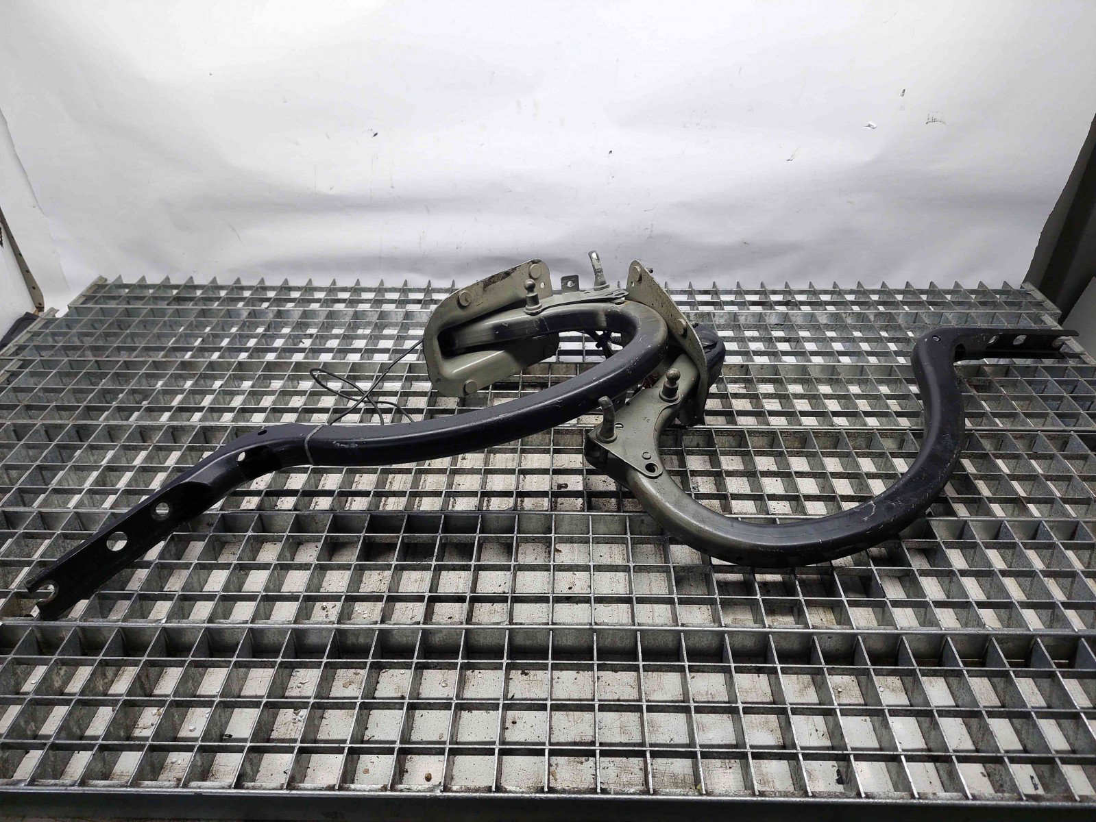 Set balamale capota spate Bmw 5 (F10) [Fabr 2011-2016] OEM - imagine 2