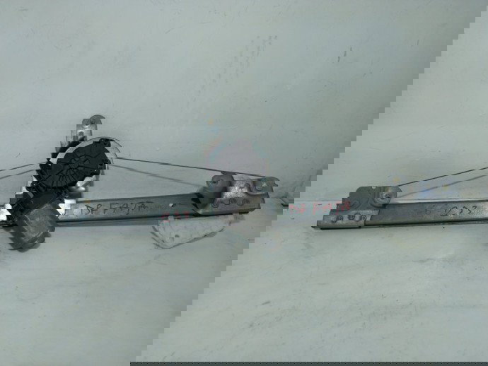 Motoras macara dreapta fata Dacia Logan 1 1.4 MPI OEM 2004-2012