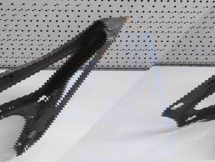 Suport aripa dreapta fata Audi A6 Avant (4F5, C6) [Fabr 2005-2010] 4F0821136A