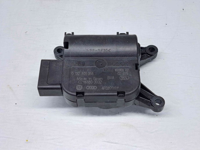  Motoras clapeta aeroterma bord Audi A6 Avant (4F5, C6) [Fabr 2005-2010] 4F0820511