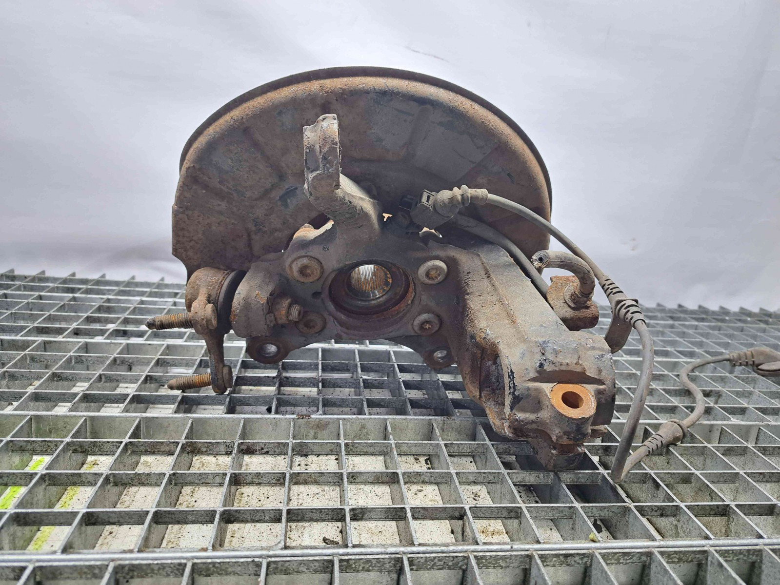 Fuzeta fata stanga Volkswagen Caddy 3 (2KA, 2KH) [Fabr 2004-2009] OEM 2.0 TDI BDJ 2.0 TDI BDJ 51KW / 70CP - imagine 2