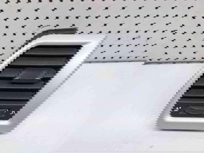  Grila aerisire dreapta Skoda Fabia 2 Combi (5J, 545) [Fabr 2007-2014] 5J0819702