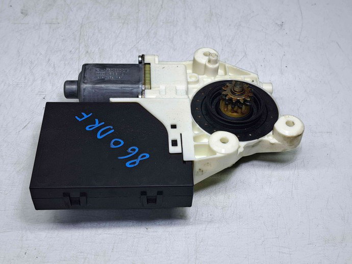 Motoras geam dreapta fata Ford Focus 2 (DA) [Fabr 2004-2012] 0130822214