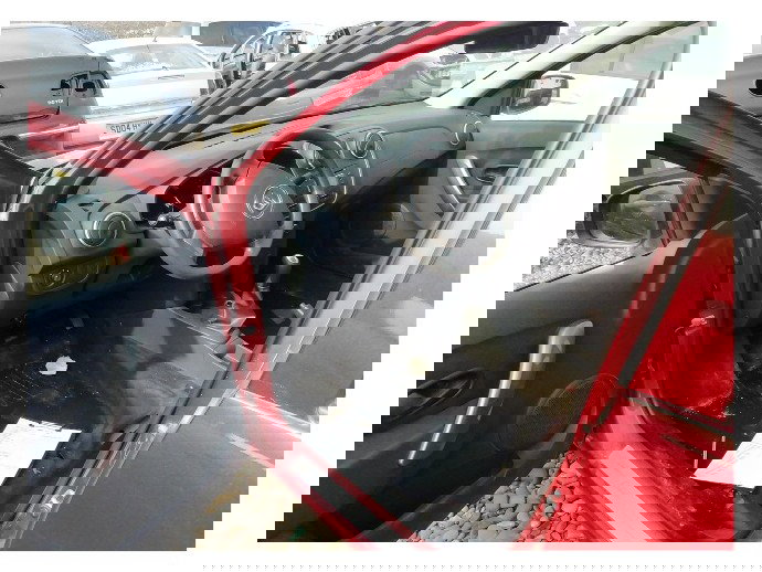 Cheder usa stanga fataDacia Logan 1.2 D4F RETP01 2012