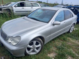 Dezmembrez Mercedes C-Class W203 2.2 CDI 2000-2007