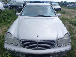 Dezmembrez Mercedes C-Class W203 2.2 CDI 2000-2007