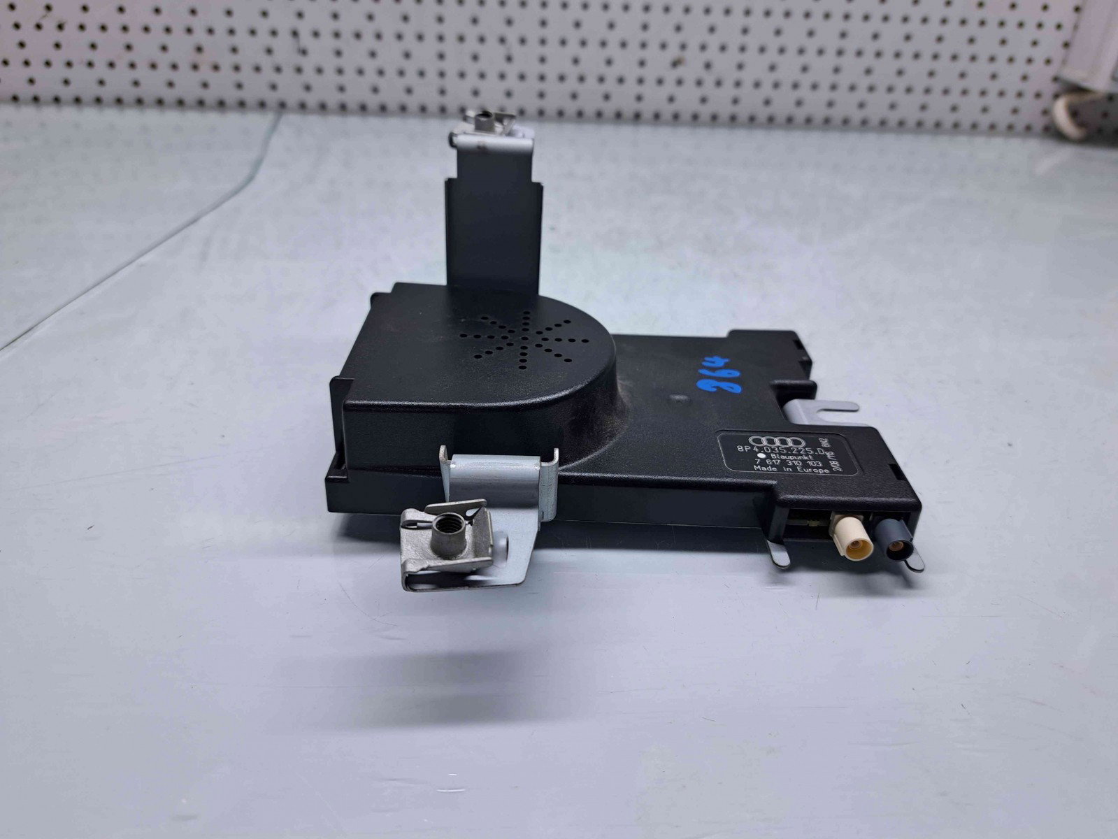 Amplificator antena Audi A3 Sportback (8PA) [Fabr 2004-2013] 8P4035225D - imagine 1