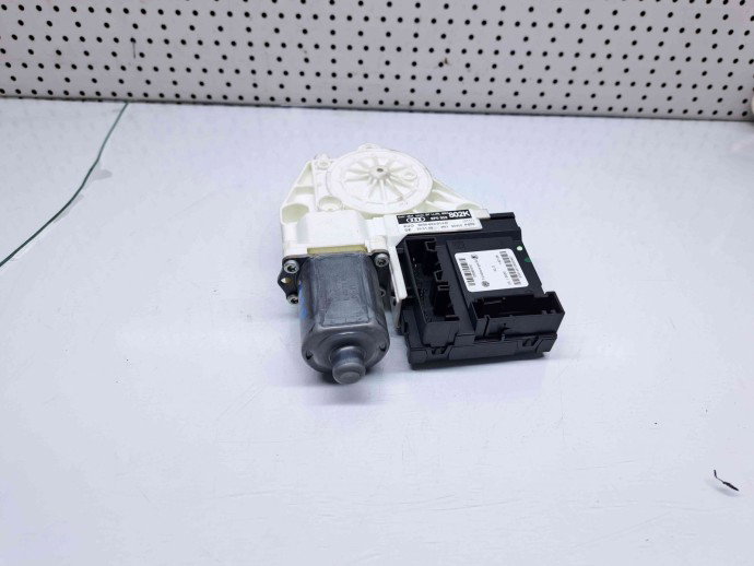 Motoras geam stanga fata Audi A3 Sportback (8PA) [Fabr 2004-2013] 8P0959802K | 0130822205