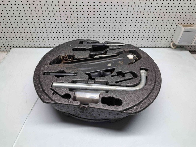  Set cric si cheie Audi A3 Sportback (8PA) [Fabr 2004-2013] 1K0012115F