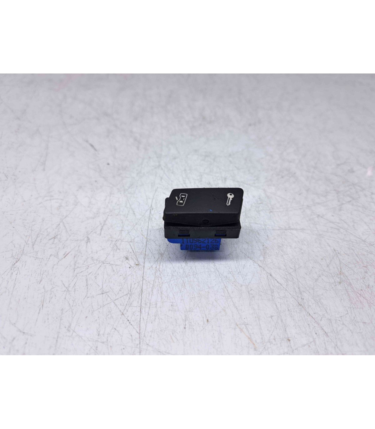  Buton blocare usi Volkswagen Caddy 3 (2KA, 2KH) [Fabr 2004-2009] 1T0962126