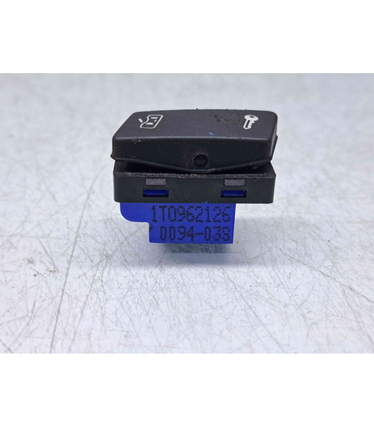  Buton blocare usi Volkswagen Caddy 3 (2KA, 2KH) [Fabr 2004-2009] 1T0962126