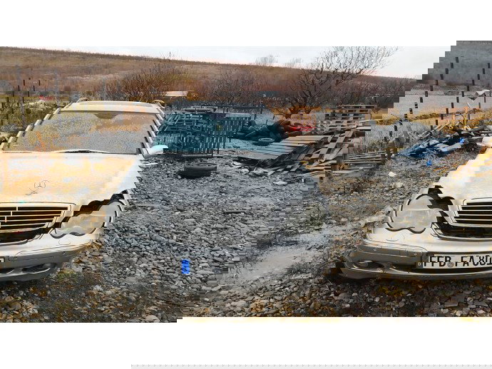 Dezmembrez Mercedes C220 S203 2.2 CDI 2001-2007