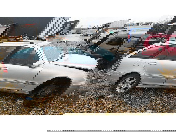 Dezmembrez Mercedes C220 S203 2.2 CDI 2001-2007