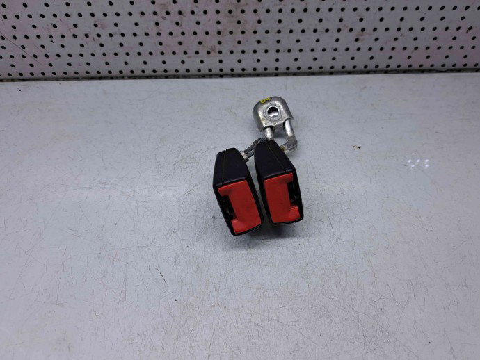  Capsa centura spate mijloc Volkswagen Golf 6 (5K1) [Fabr 2009-2013] 1K0857739M