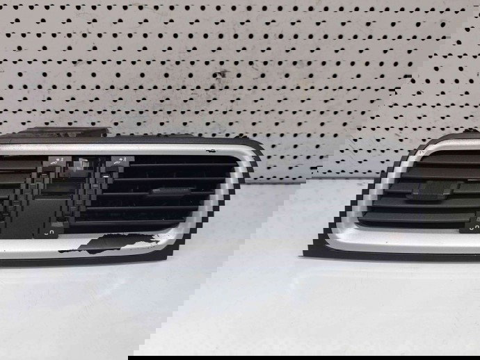  Grila aerisire centrala Skoda Roomster (5) [Fabr 2006-2015] 5J0820951S01