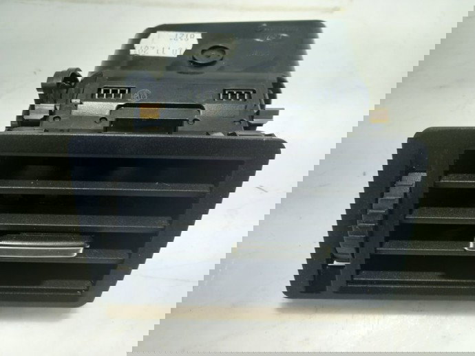 Grila aerisire stanga Ford Kuga 3M51-R018B09 2008-2012