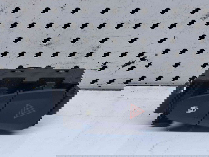  Buton avarii Dacia Logan MCV 2 [Fabr 2013-prezent] E3160601