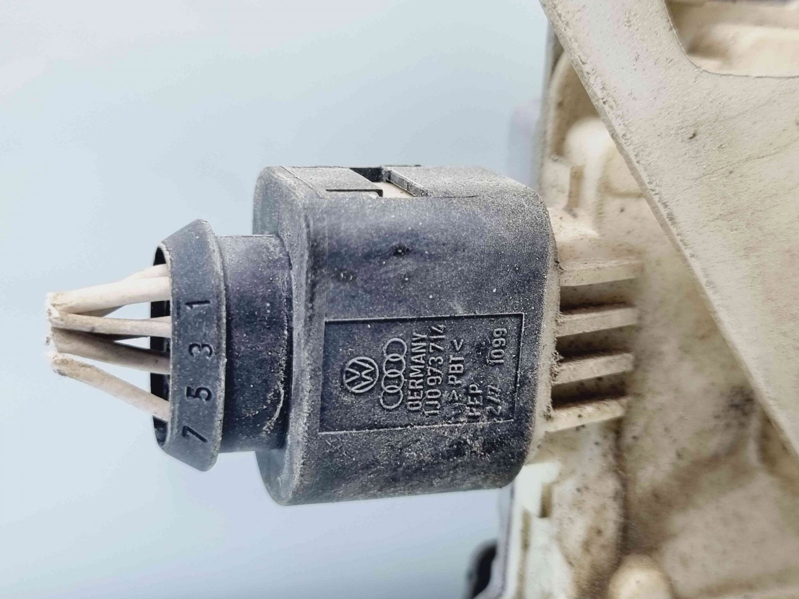 Broasca usa stanga spate Volkswagen Passat B6 Variant (3C5) [Fabr 2005-2010] 3C4839015A - imagine 3