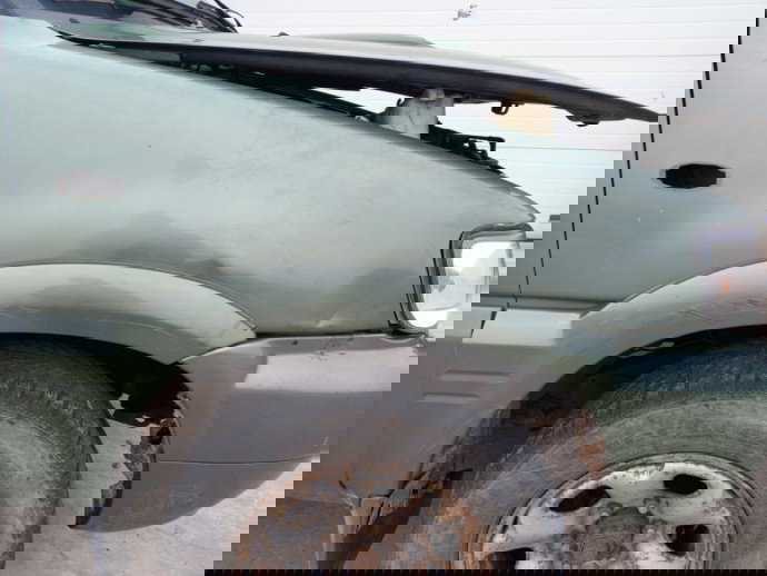 Aripa dreapta fata Nissan Terrano  OEM 1999-2002